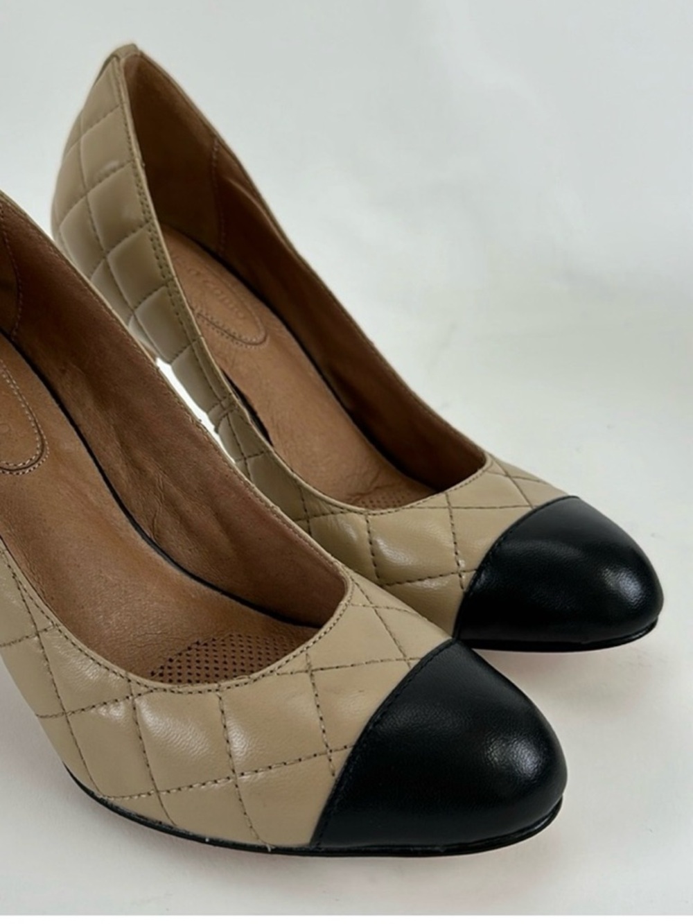 CORSO COMO Quilted Leather Cap Toe Pumps Heels 9